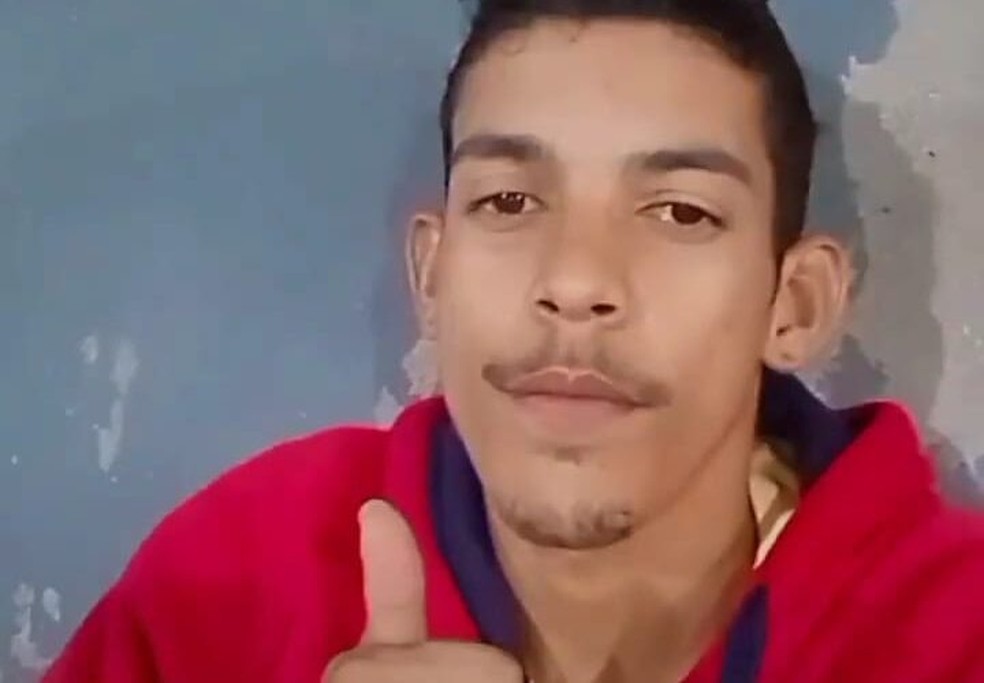 Acusado por homicídio e roubo é absolvido. Defesa tinha vídeo de jovem em local oposto ao do crime