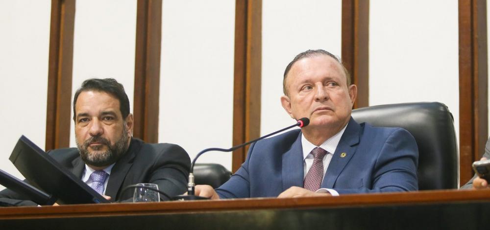 Com protestos da oposição, projeto de reajuste de 4% para servidores do estado é aprovado na AL-BA