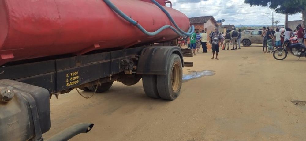 Menino de oito anos morre após ser atropelado por caminhão-pipa