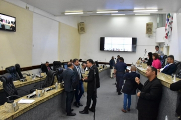 Governo e oposição defendem amplo debate sobre cessão de área pública para SENAR