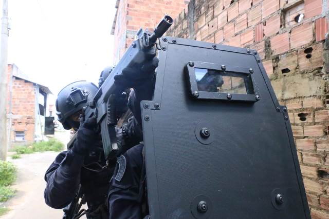 Polícia prende em motel casal envolvido com roubos a bancos 