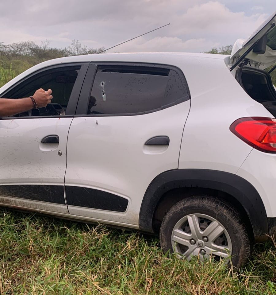 Jovem é assassinado dentro de veículo no bairro Nova Esperança em Feira de Santana