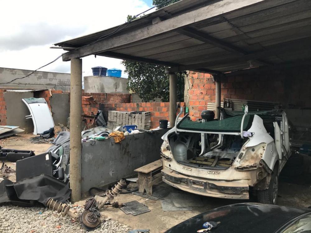 Polícia Civil estoura desmanche de carros roubados no Novo Horizonte