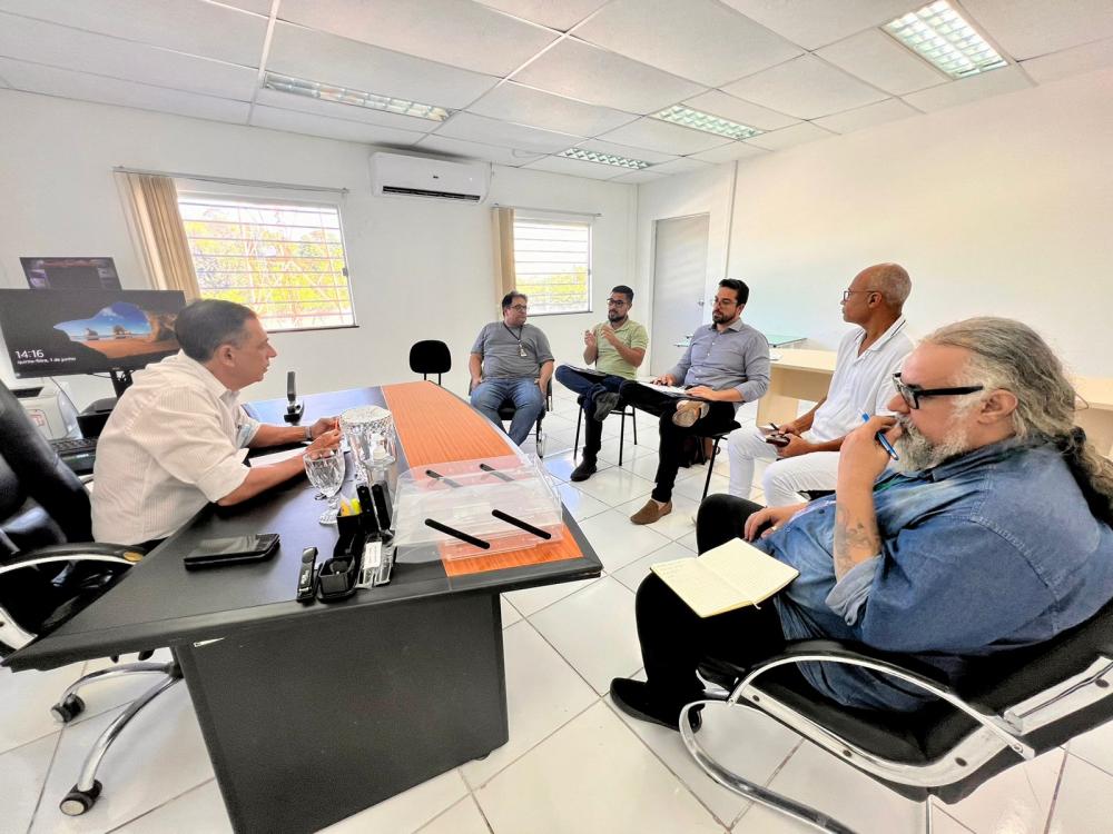 Sérgio Carneiro reúne corpo técnico da SMTT e discute soluções para o sistema de transporte