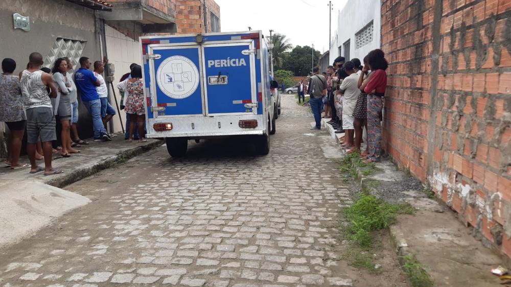 Adolescente mata avó com pedradas no bairro Tomba em Feira de Santana