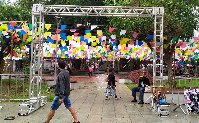 Veja a programação do Arraiá do Comércio para esta terça-feira 