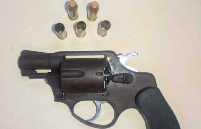 Homem morre após troca de tiros com policiais no bairro Queimadinha em Feira de Santana