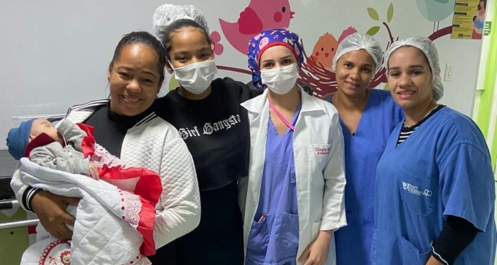 Bebê internado no Hospital da Mulher consegue transferência após 97 dias