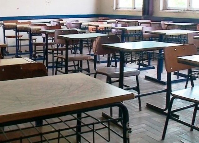 Governo prorroga até 3 de maio toque de recolher e proibição de aulas presenciais e festas