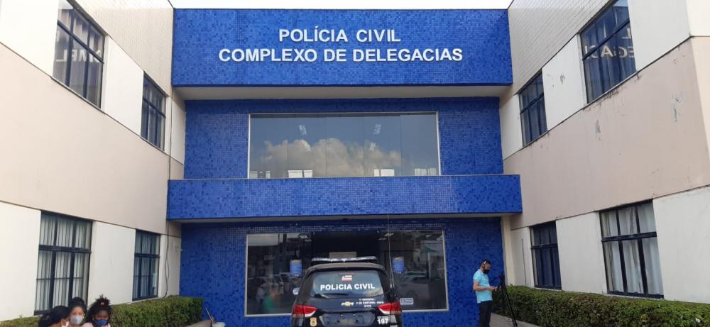 Preso por tráfico de drogas é reconhecido na delegacia pela morte de ex-companheira em Feira de Santana