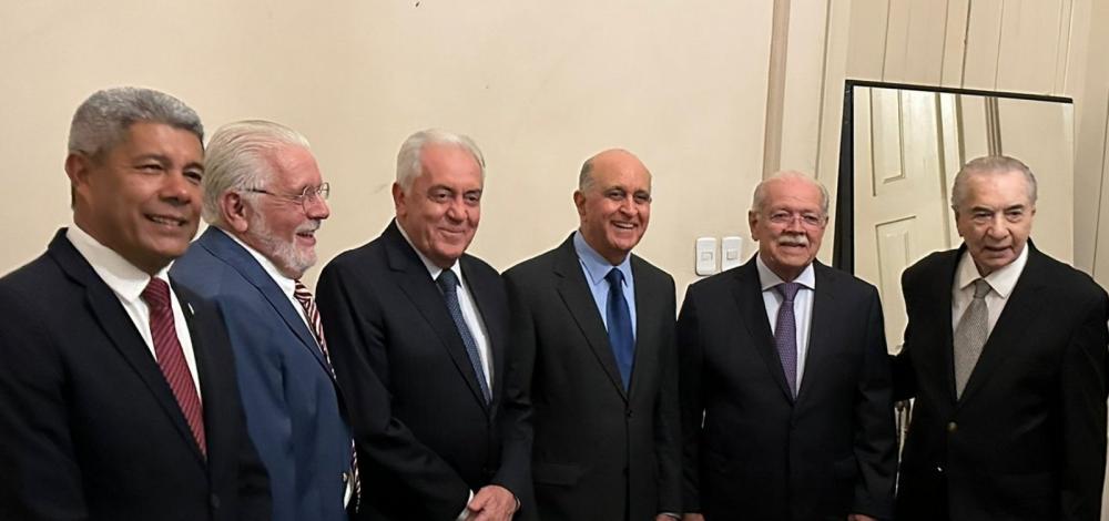 “Ato de reconhecimento”, diz ex-governador após receber medalha de Jerônimo Rodrigues