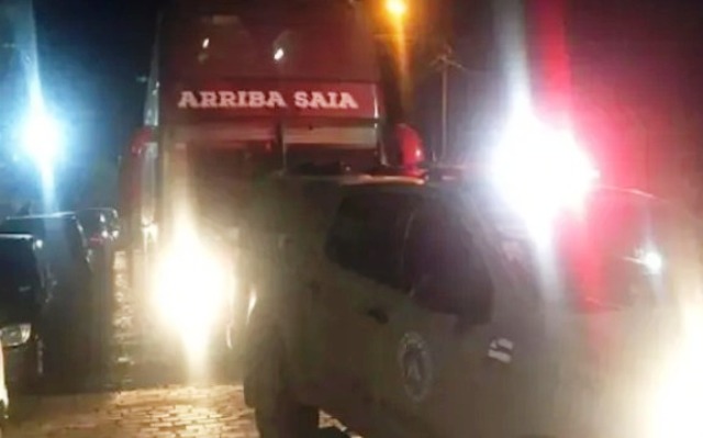 Não houve ação contra cantor da banda Arriba Saia por causa da música 