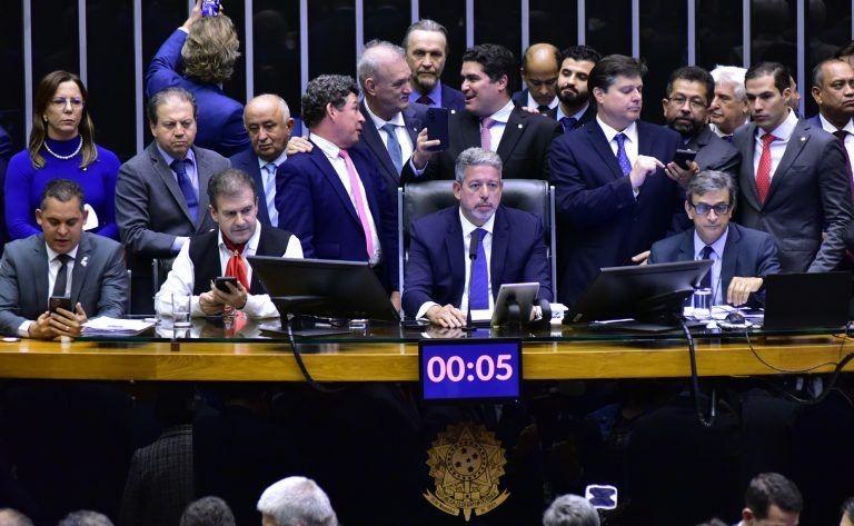 Câmara aprova texto da reforma tributária em 2º turno