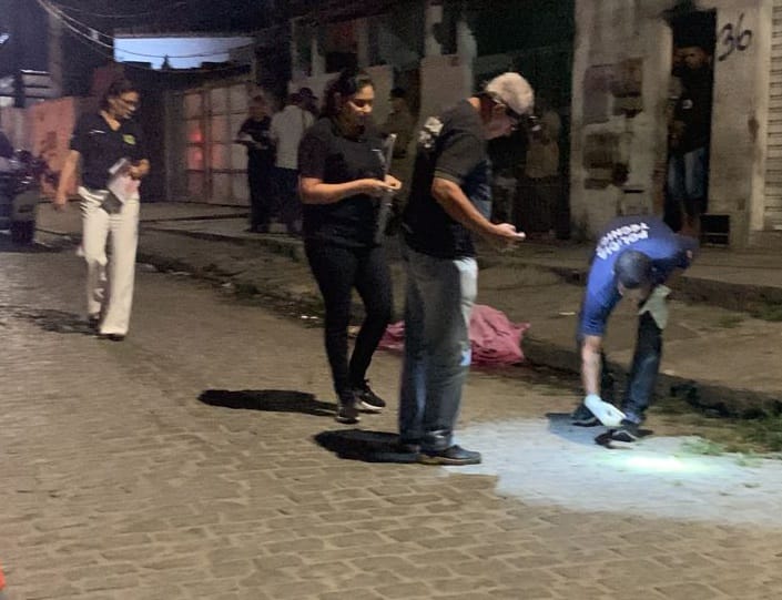 Pedreiro é morto com tiro na cabeça ao chegar em casa no Parque Getúlio Vargas