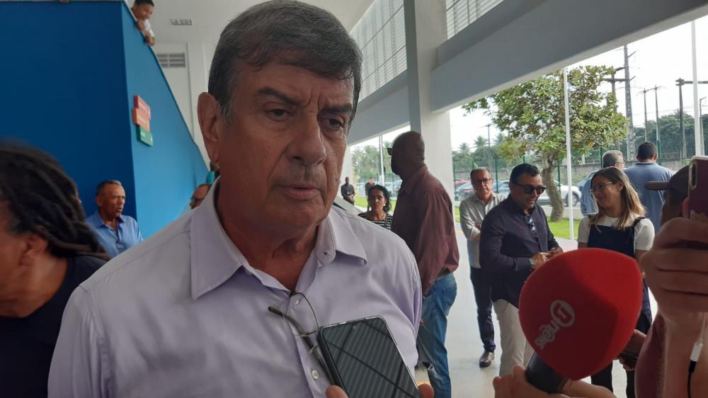 Prefeito de Feira de Santana fala que problema no sistema de saúde é culpa da fila de regulação 