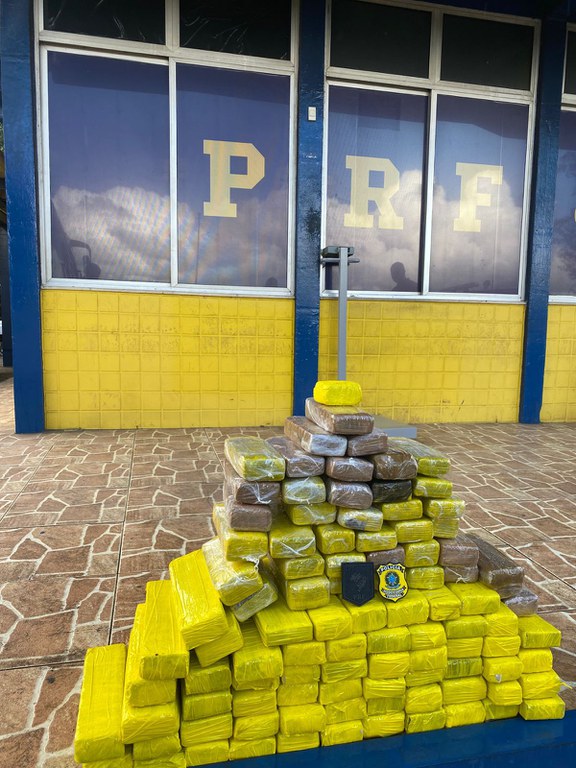 PRF apreende 49 kg de maconha na BR 101, município de Alagoinhas