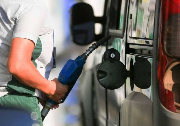 Preços médios da gasolina e do etanol caem pela 3ª semana seguida nos postos