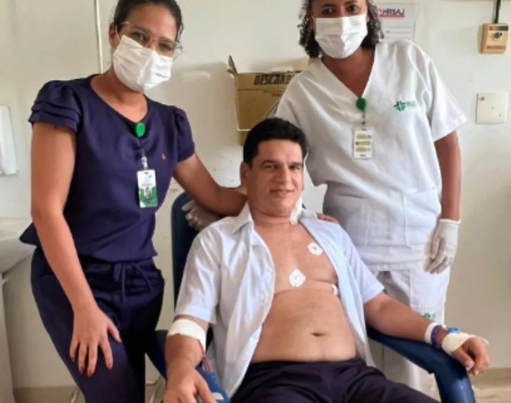 Prefeito de Muritiba recebe alta hospitalar após ser baleado no pescoço.