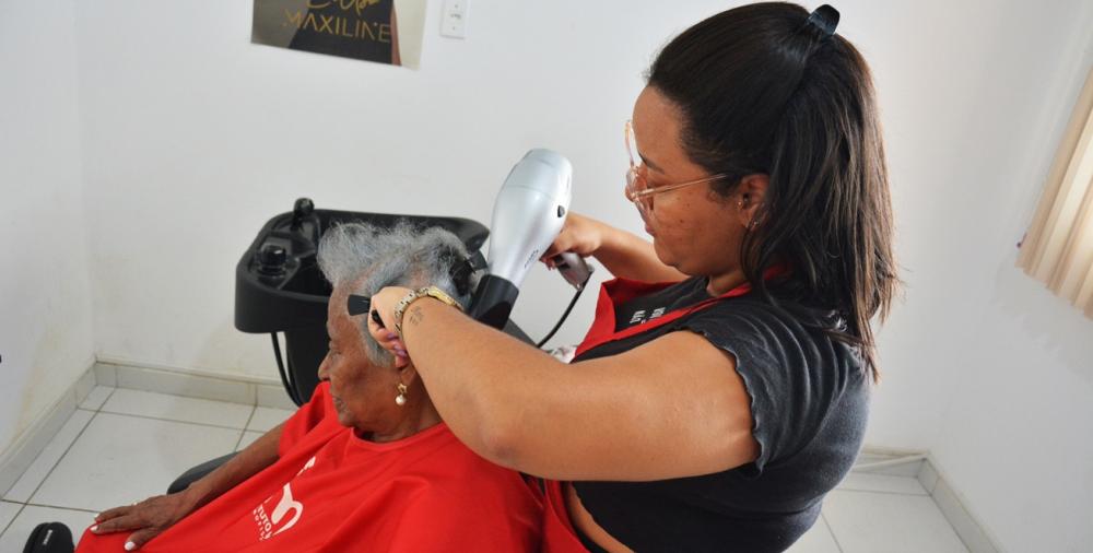 Inscrições abertas para curso gratuito de corte de cabelo e escova