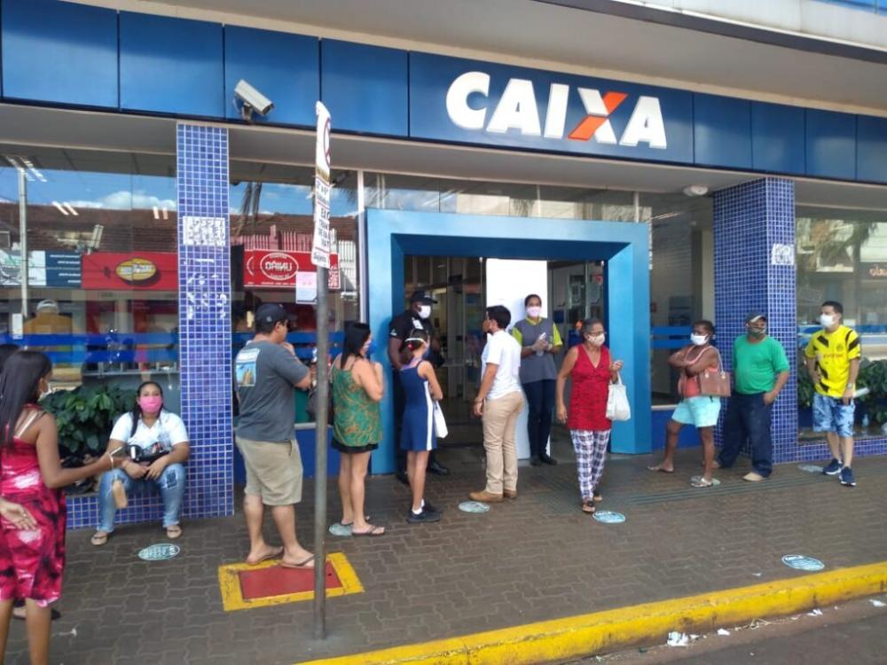 Trabalhadores nascidos em março podem sacar auxílio emergencial