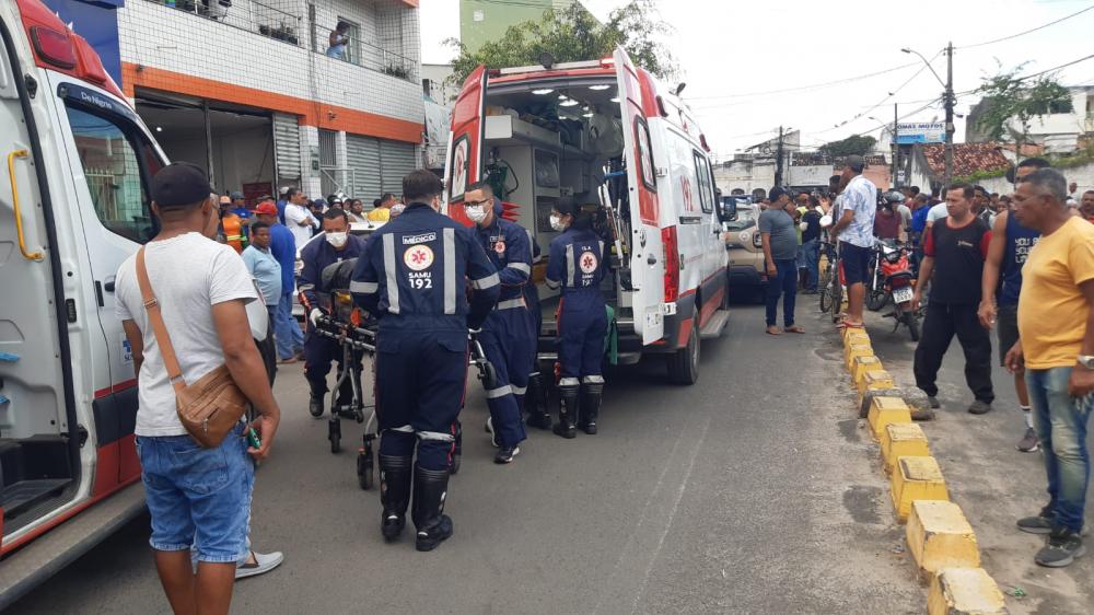 Quatro pessoas morrem e outras ficam feridas no centro de Feira de Santana 