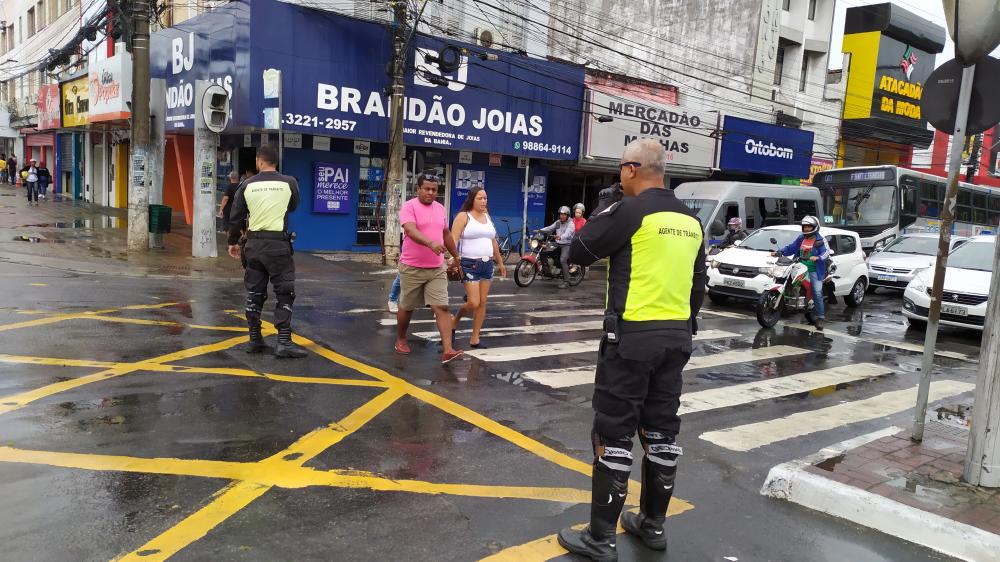 'Se fosse até a noite, os ladrões fariam a festa', diz moradora sobre apagão