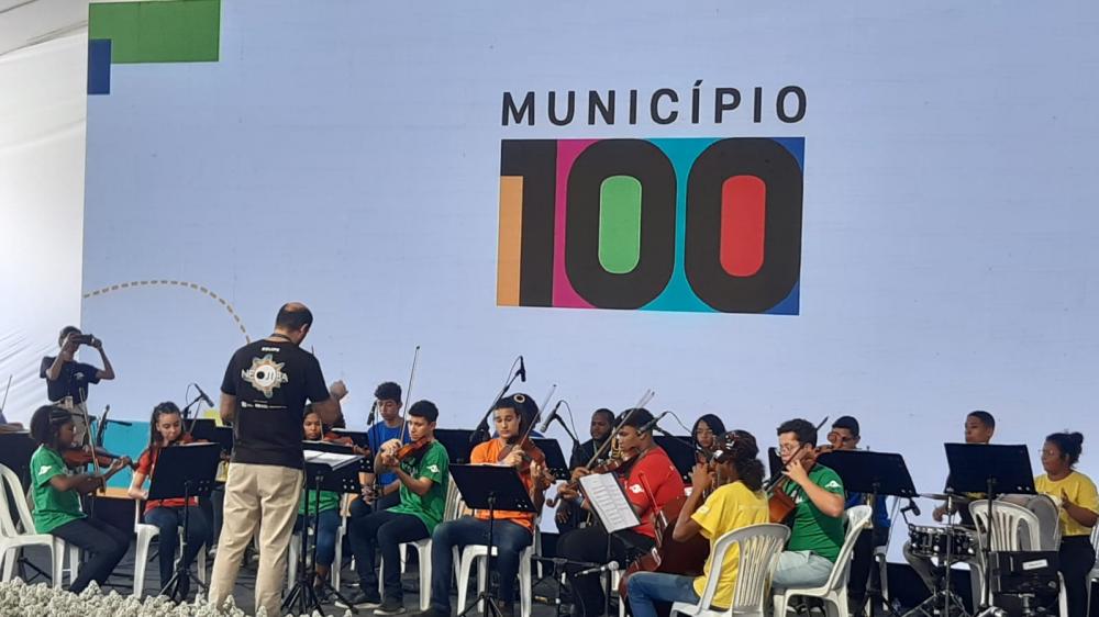 Orquestra Neojiba atende mais de 300 jovens no núcleo de Feira de Santana 
