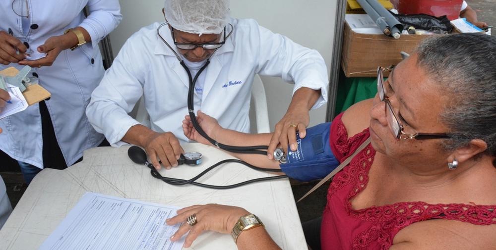 Mutirão oferta serviços de saúde em comemoração ao aniversário do Feira X