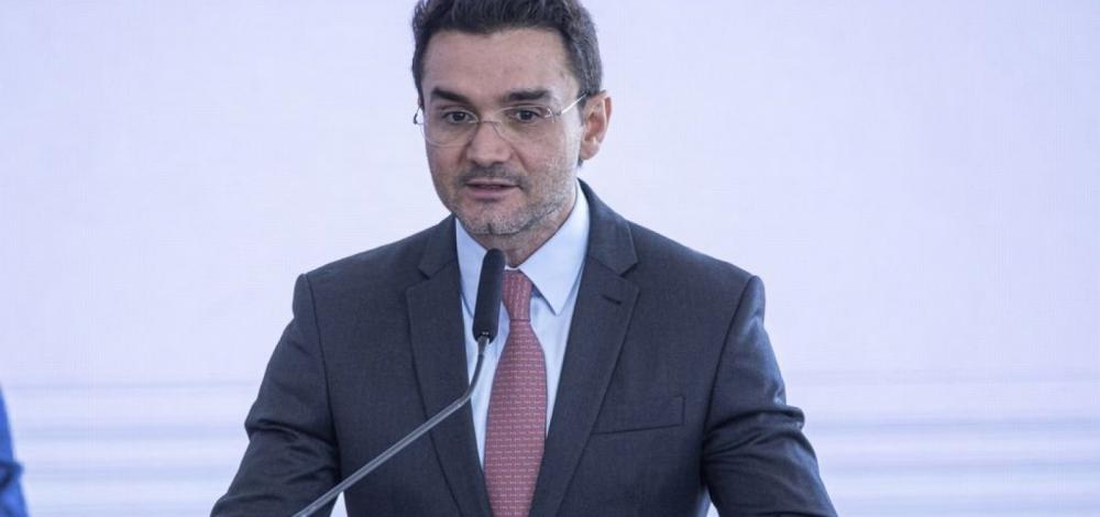 Após 123 Milhas anunciar cancelamento de passagens, ministro do Turismo divulga sanções