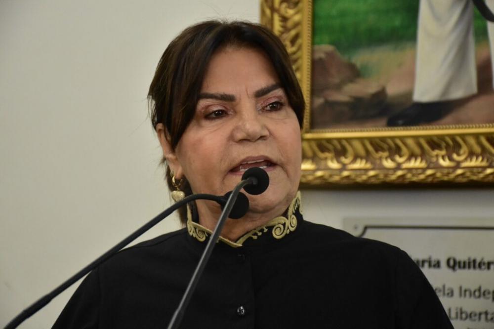 Presidente da Câmara Municipal de Feira, Eremita Mota, faz discurso emocionado e agradece apoio