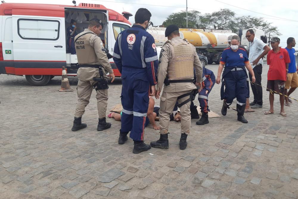 Homem é assassinado em área de posto na Contorno.