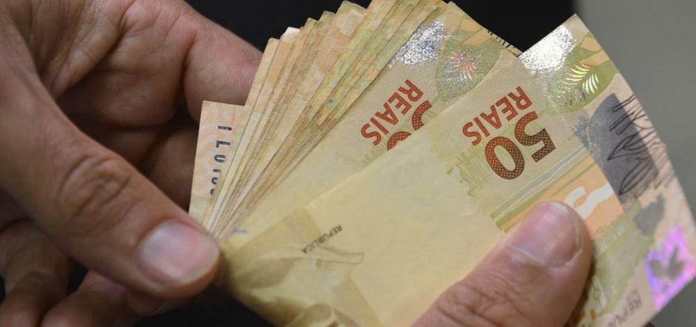 Governo vai enviar proposta de aumento no salário mínimo, de R$ 1.320 para R$ 1.421