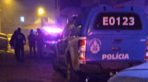 Corpo carbonizado com mãos e pés amarrados encontrado no bairro Rua Nova