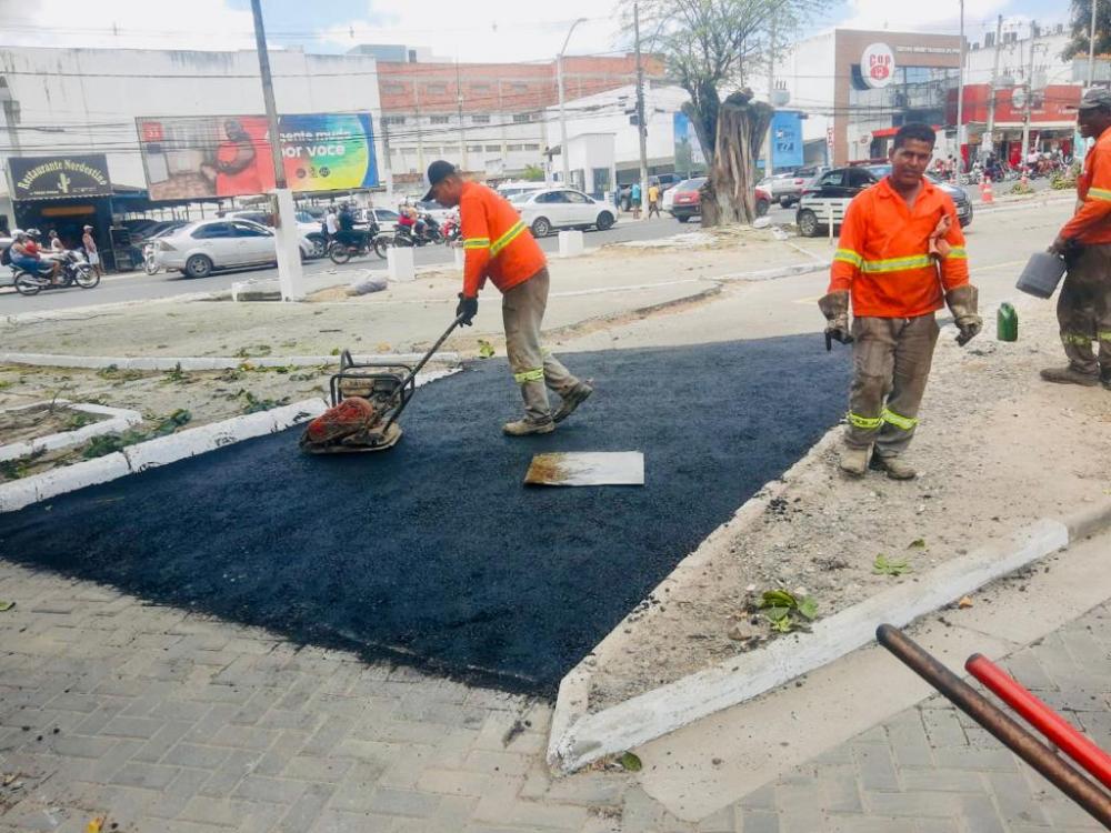 Praça do Nordestino recebe novos serviços de revitalização 