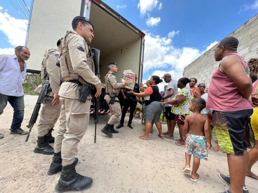 Rondesp Leste entrega 100 cestas básicas para famílias em comunidades carentes