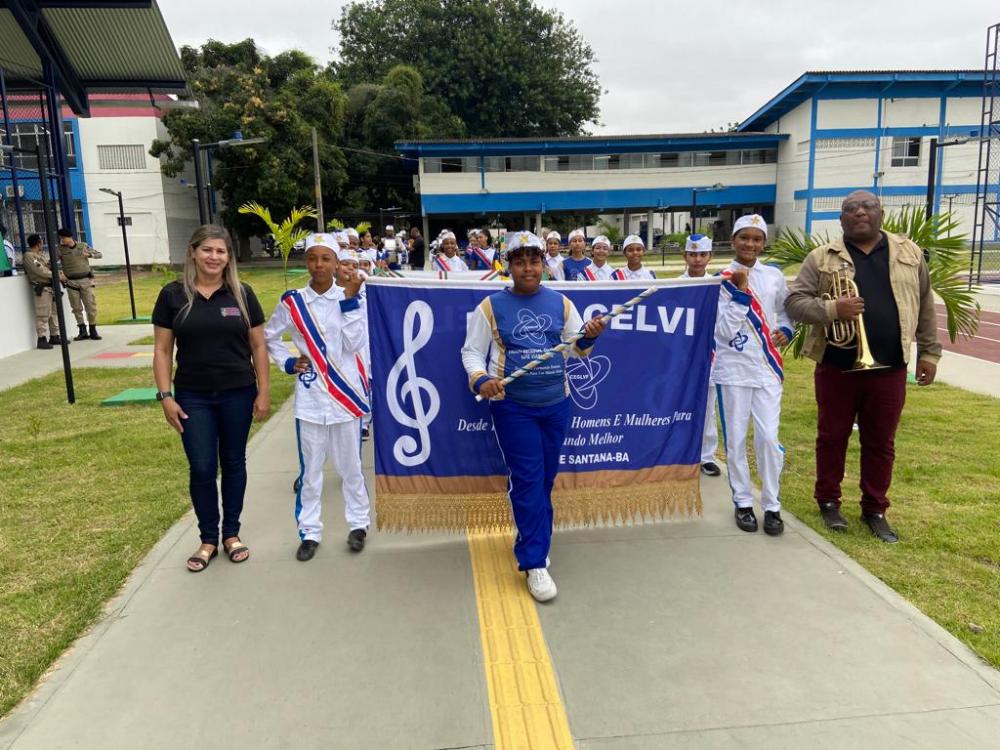 Colégio Luiz Viana estreia no desfile de 7 de setembro após 50 anos de existência