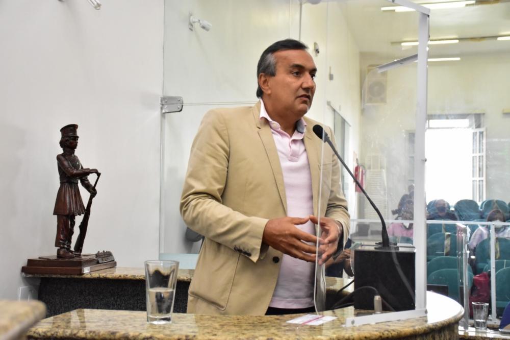 Pontos de ônibus e vans no Shopping Popular podem aumentar o fluxo de clientes no empreendimento diz Tergilene