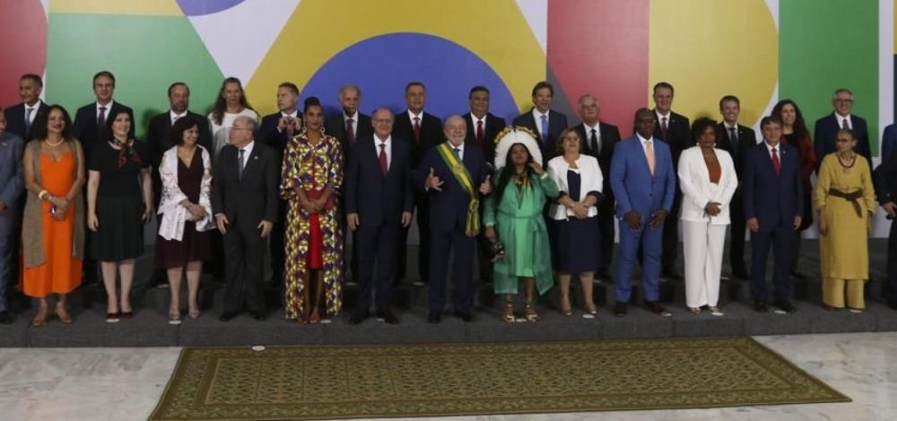 Após dois meses de negociação com o centrão, Lula anuncia reforma ministerial