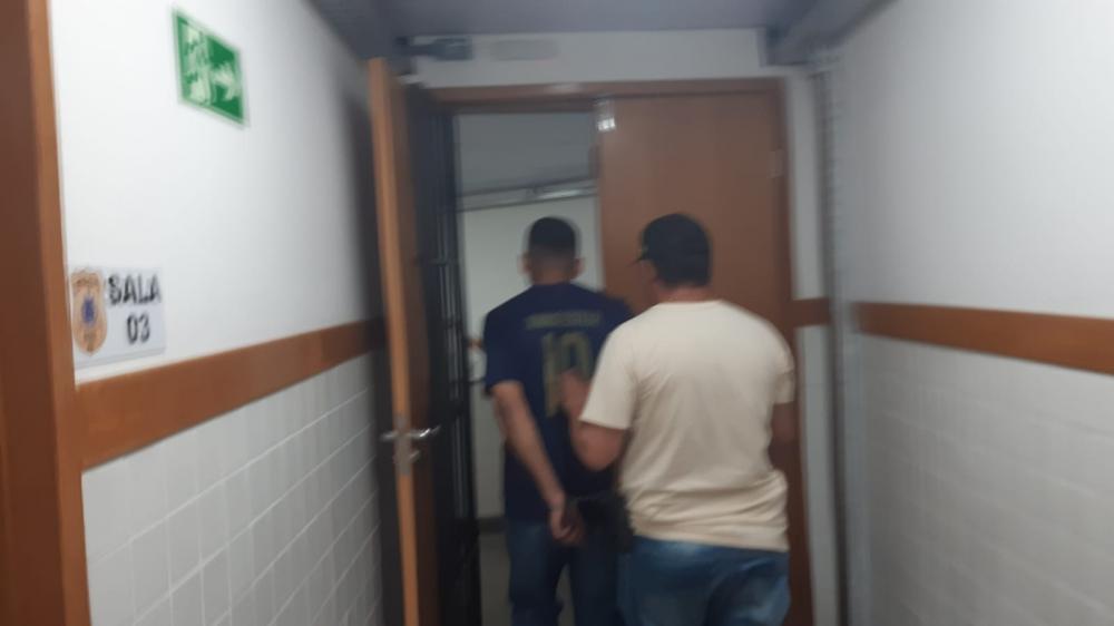 Motorista de aplicativo é preso suspeito de envolvimento em assassinato de professor em Feira de Santana