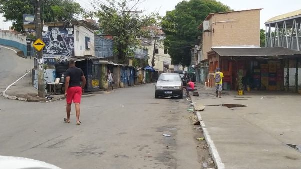 Facção Comando Vermelho controla entrada e saída na Saramandaia