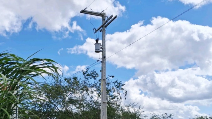 Furto de braços de luz prejudica iluminação em Feira de Santana