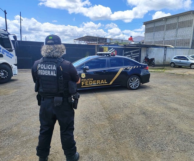Polícia Federal deflagra operação contra corrupção em serviços de guincho e guarda de veículos da PRF
