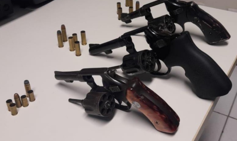 Confronto com PMS deixa quatro mortos no bairro Baraúnas; Várias armas e munições foram apreendidas.