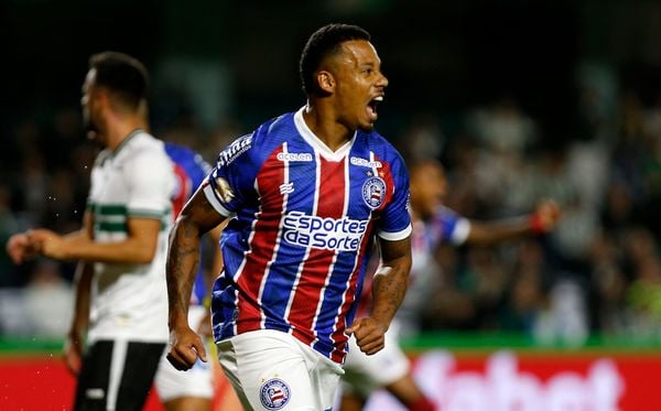 Na estreia de Ceni, Bahia faz quatro gols, bate Coritiba de virada e se afasta do Z4