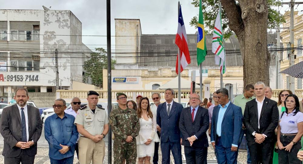 Feira de Santana comemora 190 anos com missa, hasteamento de bandeiras e inaugurações