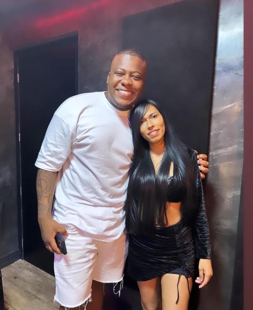 Escandurras encontra Nivaldo Marques e o presenteia com música que viralizou nas redes sociais