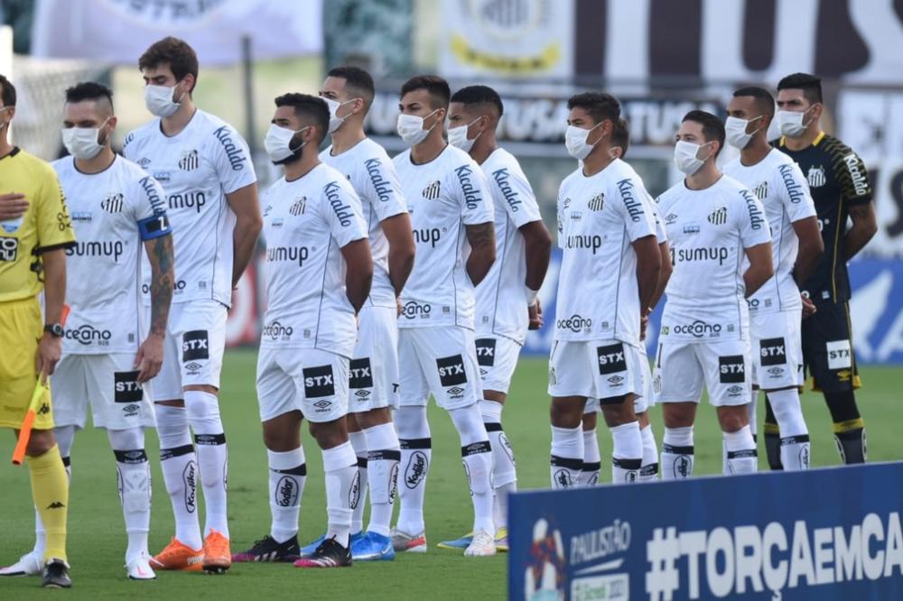Ônibus do santos apedrejado na volta para o CT Rei Pelé