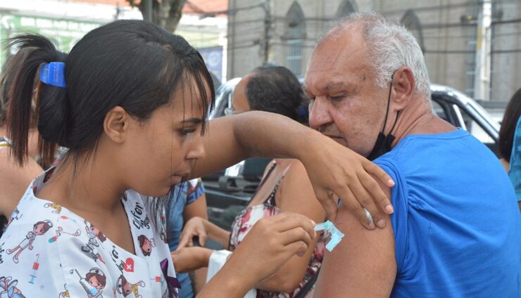 Secretaria de Saúde promove campanha de vacinação no centro de Feira