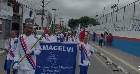 Colégio EstadualLuiz Viana promove I Desfile da Primavera