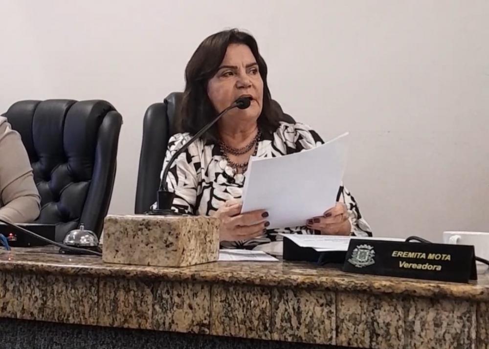 Eremita decide votação e Câmara aprova emendas favoráveis ao servidor 